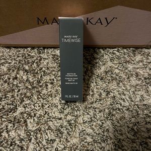 MaryKay Matte 3D Foundation—Combination to oily skin